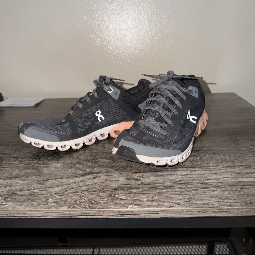 On Running Cloudflow 3.0 women’s sneakers in the 'Rock Grey Rose size 6.5